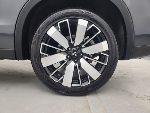 Used 2025 Mitsubishi Outlander SE image 10