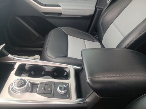 Used 2022 Ford Explorer XLT w/ Equipment Group 202A image 31