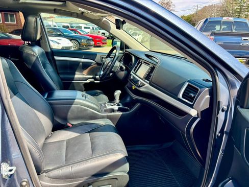 Used 2018 Toyota Highlander XLE image 13
