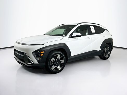 Used 2025 Hyundai Kona SEL FWD image 3