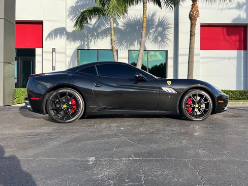 Used 2013 Ferrari California RWD image 3