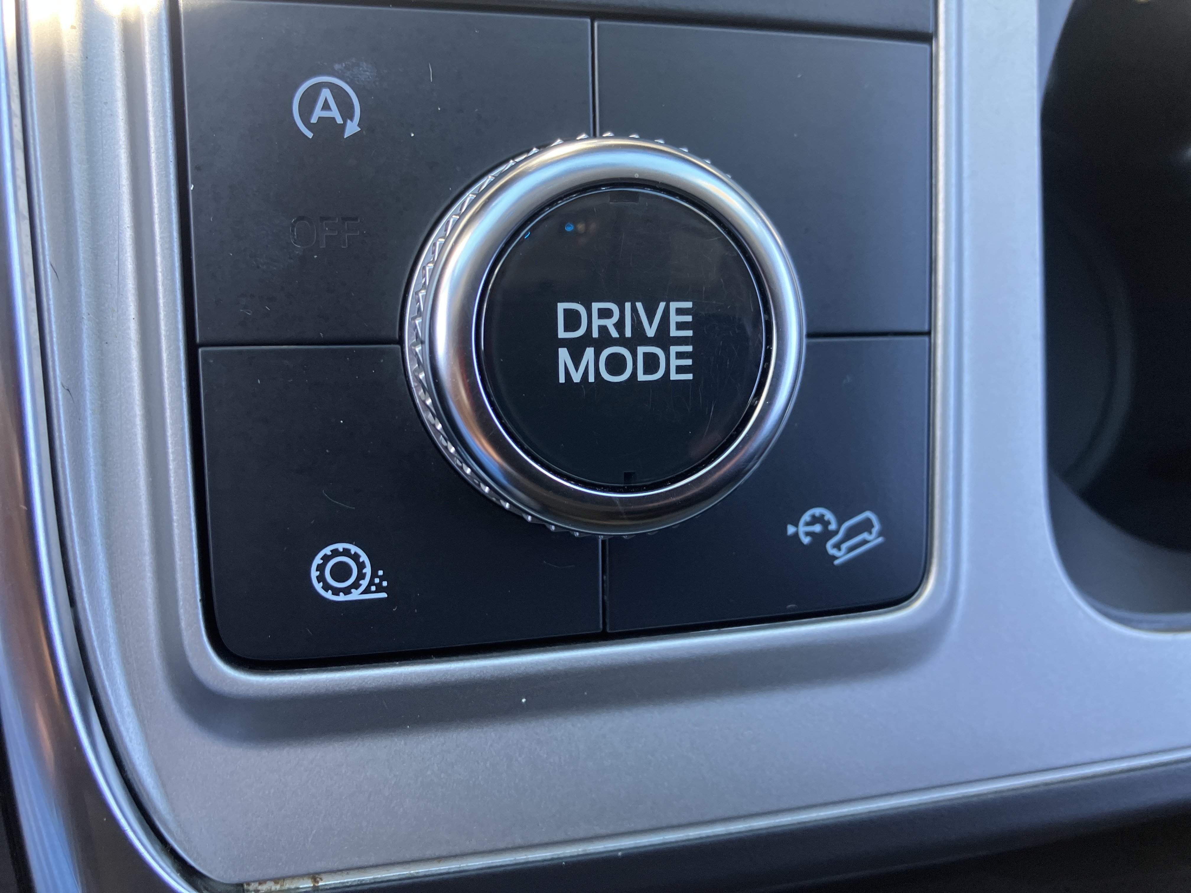 Used 2021 Ford Explorer XLT w/ Equipment Group 202A AWD/4WD image 27