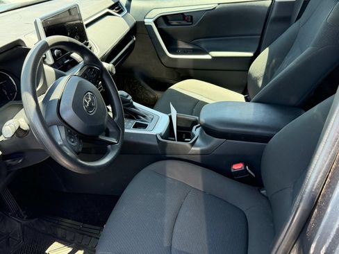 Used 2025 Toyota RAV4 LE AWD/4WD image 8