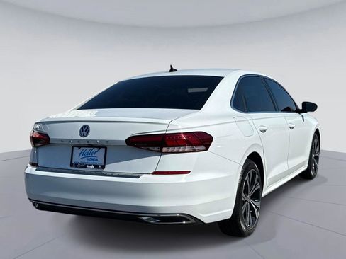 Used 2022 Volkswagen Passat 2.0T SE FWD image 4