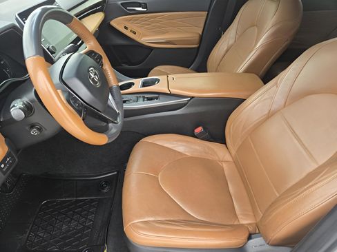 Used 2022 Toyota Avalon Limited FWD image 6