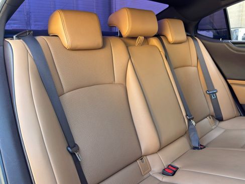 Used 2021 Lexus ES 300h w/ Accessory Package 2 FWD image 33
