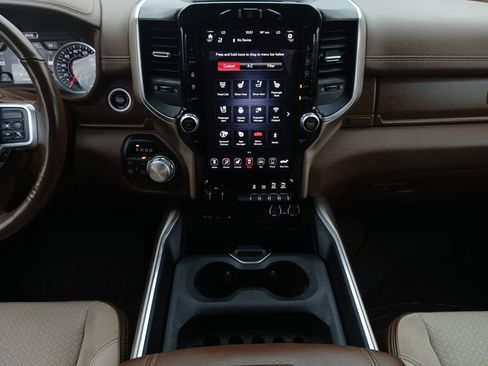 Used 2019 RAM 2500 Laramie AWD/4WD image 3