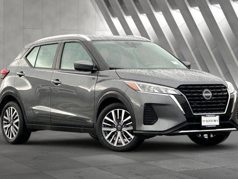 Used 2024 Nissan Kicks SV image 2