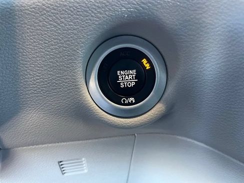 Used 2022 Chrysler Pacifica Touring-L FWD image 30