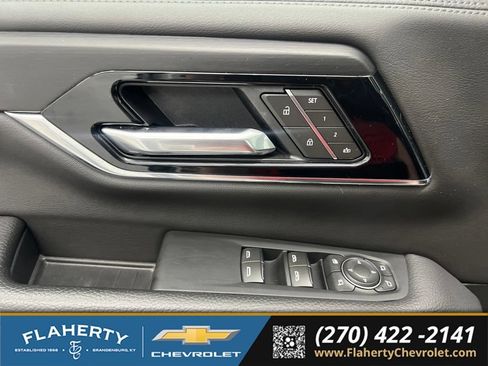 Used 2025 GMC Yukon XL Denali AWD/4WD image 22