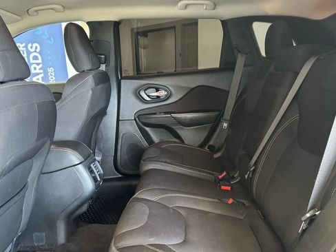 Used 2016 Jeep Cherokee Latitude w/ Cold Weather Group image 29