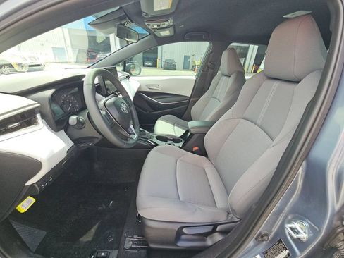 Used 2025 Toyota Corolla SE FWD image 3
