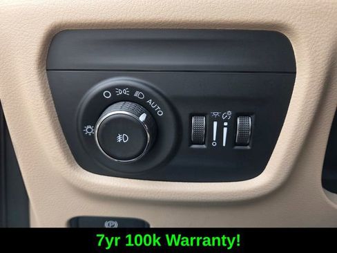 Certified 2022 Jeep Grand Cherokee Limited w/ Luxury Tech Group II image 21