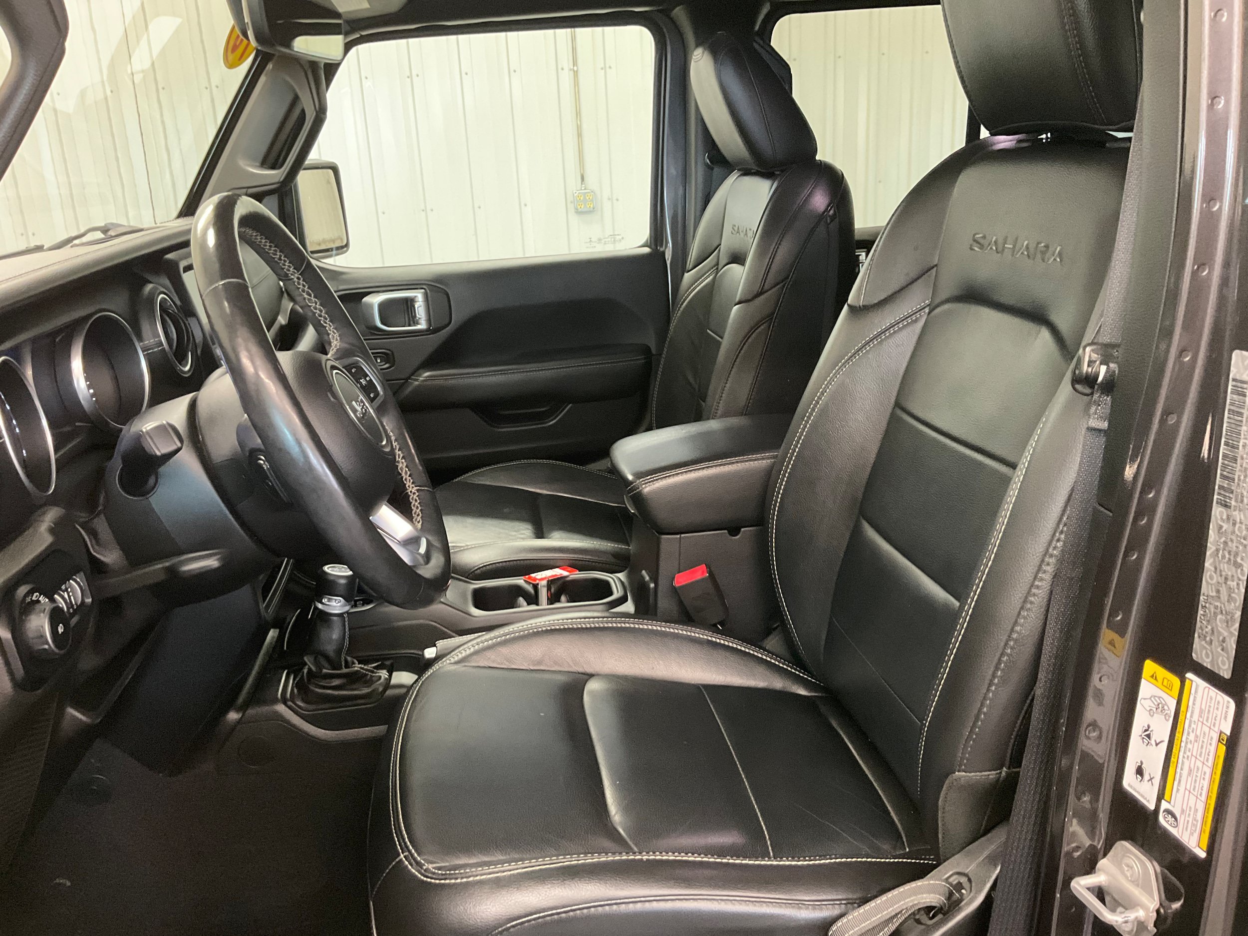 Used 2018 Jeep Wrangler Unlimited Sahara AWD/4WD image 12