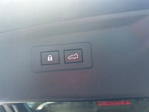 Used 2025 Subaru Outback Limited AWD/4WD image 11