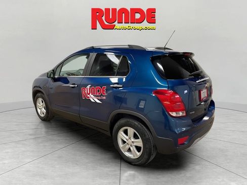 Used 2020 Chevrolet Trax LT w/ Driver Confidence Package FWD image 3