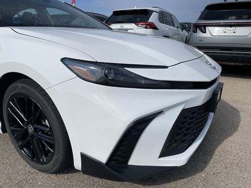 Used 2025 Toyota Camry SE image 24