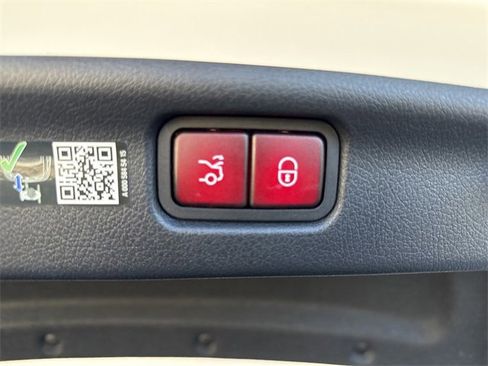 Used 2024 Mercedes-Benz C 300 Sedan image 31