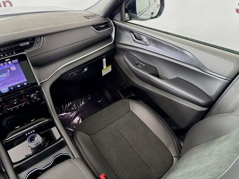 New 2025 Jeep Grand Cherokee L Altitude image 23