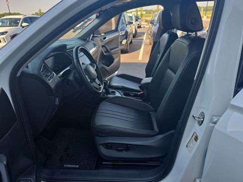 Used 2023 Volkswagen Tiguan SE w/ Panoramic Sunroof Package FWD image 13