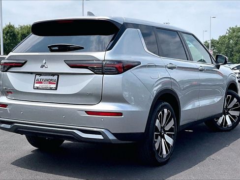Used 2025 Mitsubishi Outlander SE AWD/4WD image 12