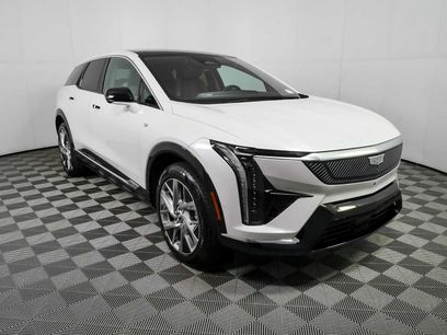 Certified 2025 Cadillac Optiq Luxury 1