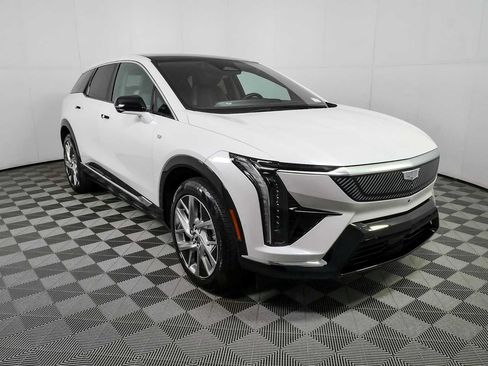 Certified 2025 Cadillac Optiq Luxury 1 AWD/4WD image 1