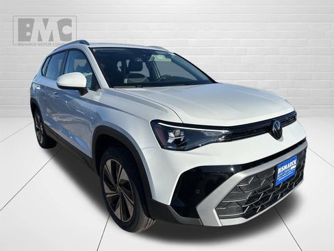 New 2026 Volkswagen Taos SE AWD/4WD image 3