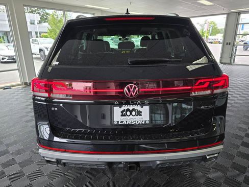 New 2026 Volkswagen Atlas Peak Edition AWD/4WD image 4
