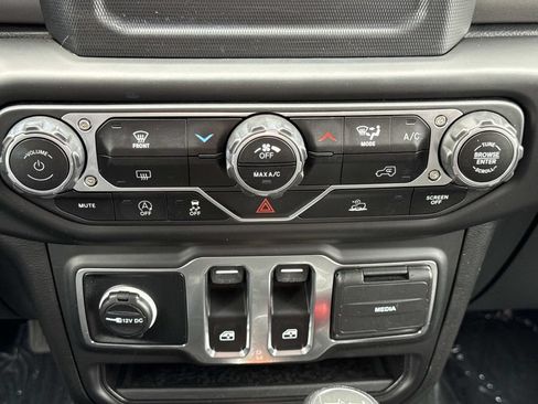 Used 2023 Jeep Wrangler Sport AWD/4WD image 5
