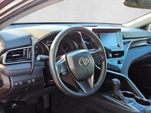 Used 2023 Toyota Camry SE image 9