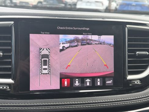 Used 2023 Chrysler Pacifica Touring-L image 20