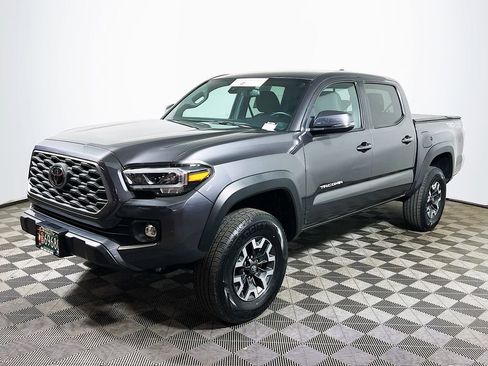 Certified 2023 Toyota Tacoma TRD Off-Road AWD/4WD image 4