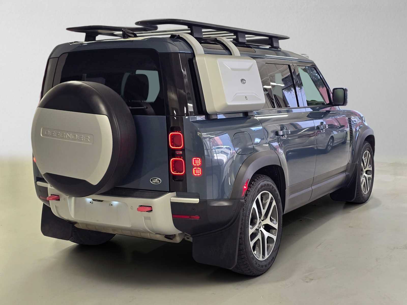 Used 2020 Land Rover Defender 110 HSE AWD/4WD image 5