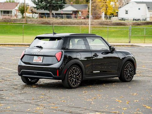 Used 2025 MINI Cooper 2-Door Hardtop image 5
