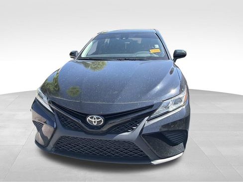 Used 2019 Toyota Camry SE FWD image 6