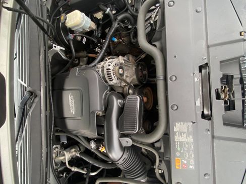 Used 2013 Chevrolet Avalanche LTZ image 18