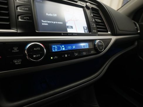 Used 2018 Toyota Highlander XLE AWD/4WD image 23