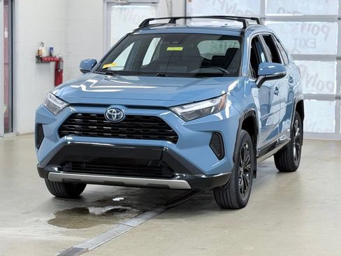 Used 2024 Toyota RAV4 SE w/ Weather Package AWD/4WD image 3
