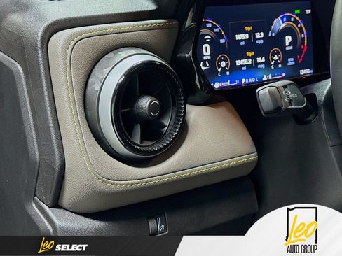 Used 2025 Chevrolet Colorado ZR2 w/ Technology Package AWD/4WD image 13