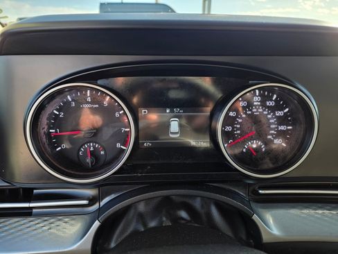 Used 2022 Kia Carnival LX image 15