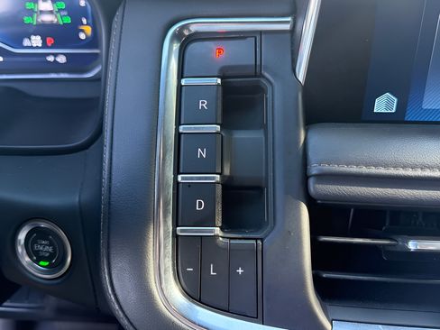 Used 2024 Chevrolet Suburban High Country AWD/4WD image 18