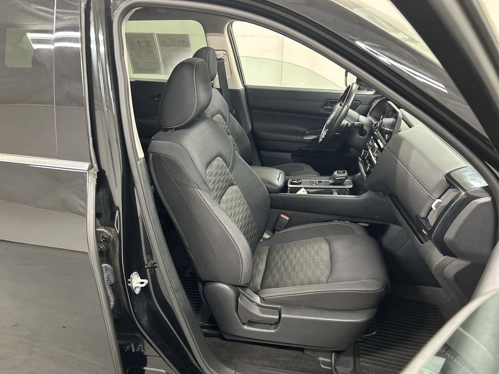 Used 2023 Nissan Pathfinder SV w/ SV Premium Package AWD/4WD image 24