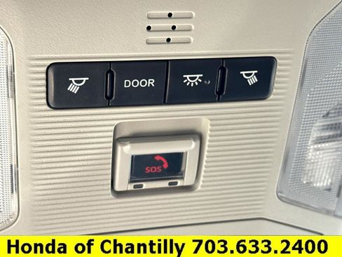 Used 2021 Toyota RAV4 LE AWD/4WD image 18