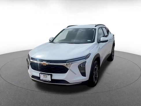Used 2025 Chevrolet Trax LT w/ LT Convenience Package FWD image 6