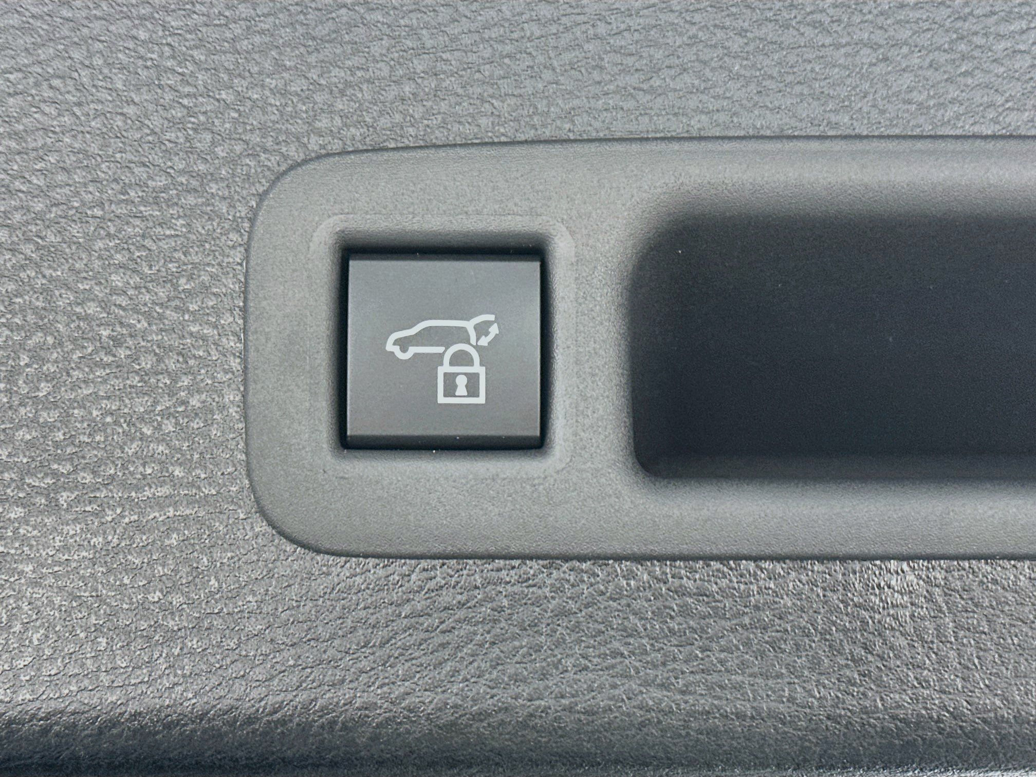 Used 2026 Toyota Sienna XLE FWD image 33
