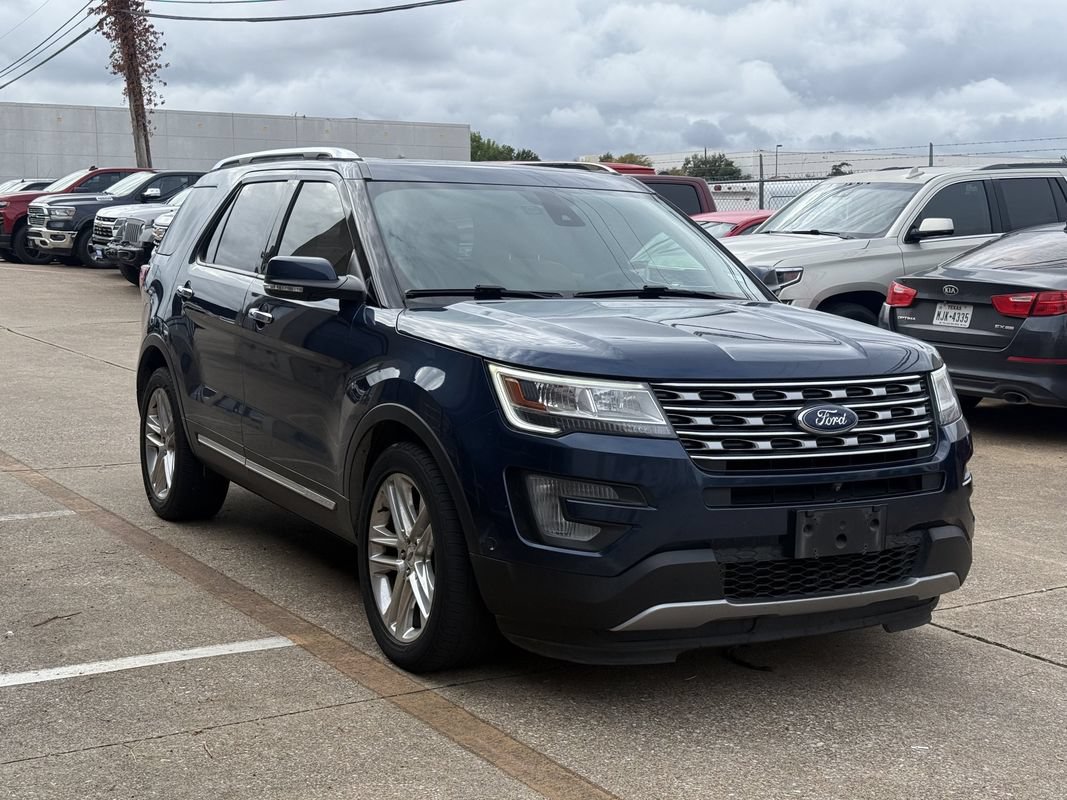 Used 2017 Ford Explorer Limited w/ Equipment Group 301A FWD image 3