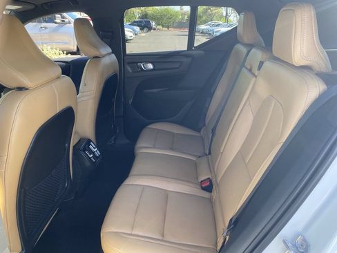 Used 2019 Volvo XC40 T4 Inscription FWD image 15