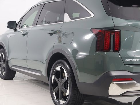 Used 2025 Kia Sorento EX image 25