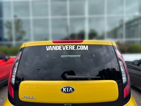 Used 2015 Kia Soul + FWD image 8